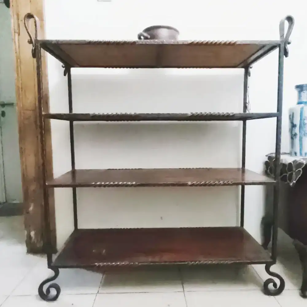Rak Besi Tempa antik buatan 1988