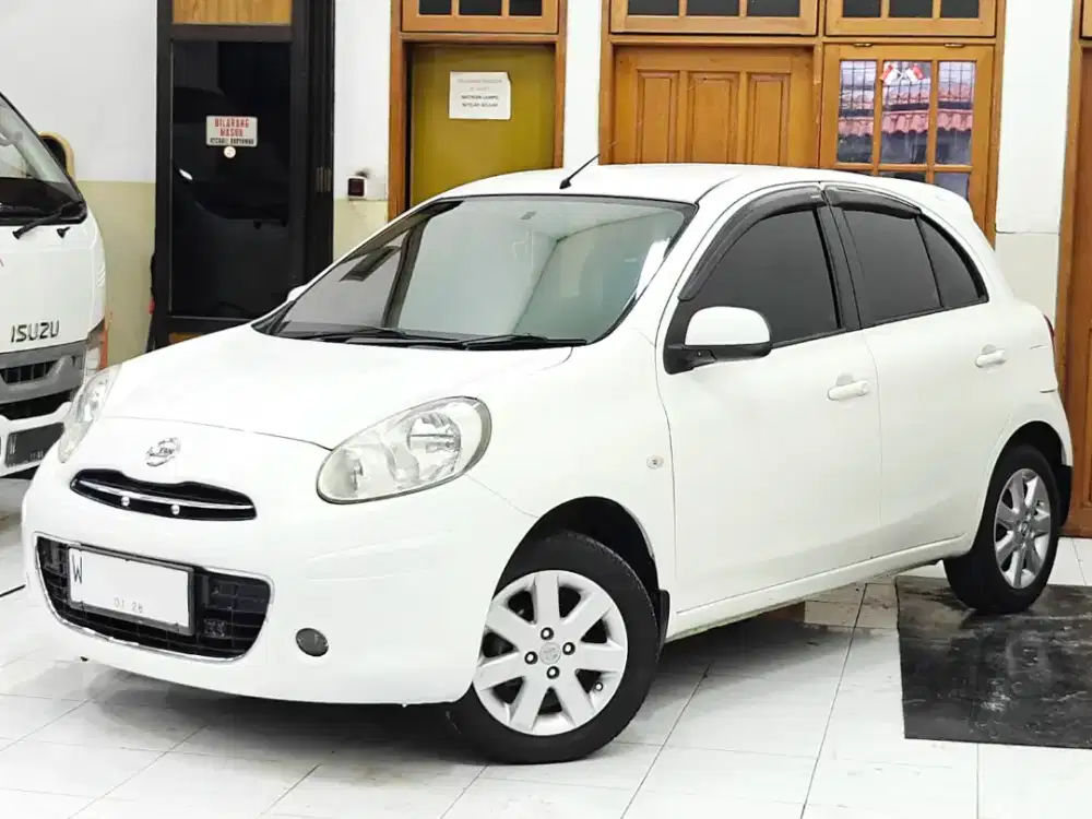 Dp10jt Nissan March 2013 XS 1.2 Automatic Putih AT W Tg1 Terawat 2012