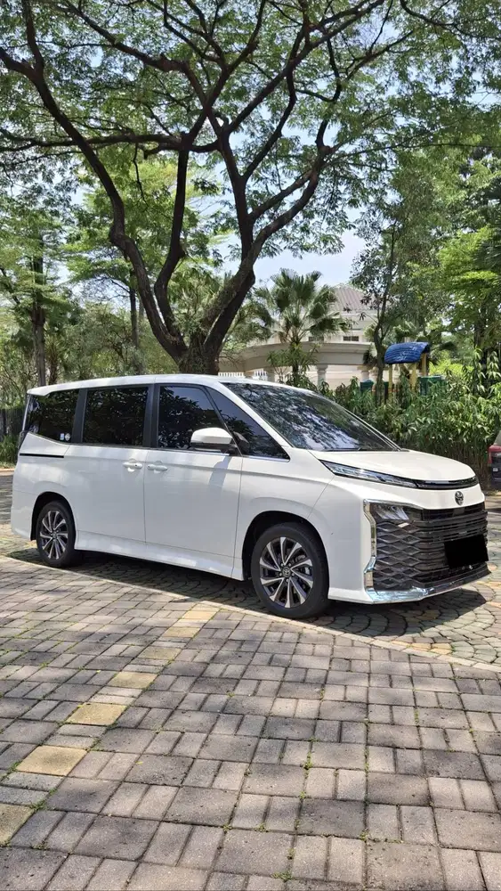 2023 Toyota Voxy TSS 2.0 AT
