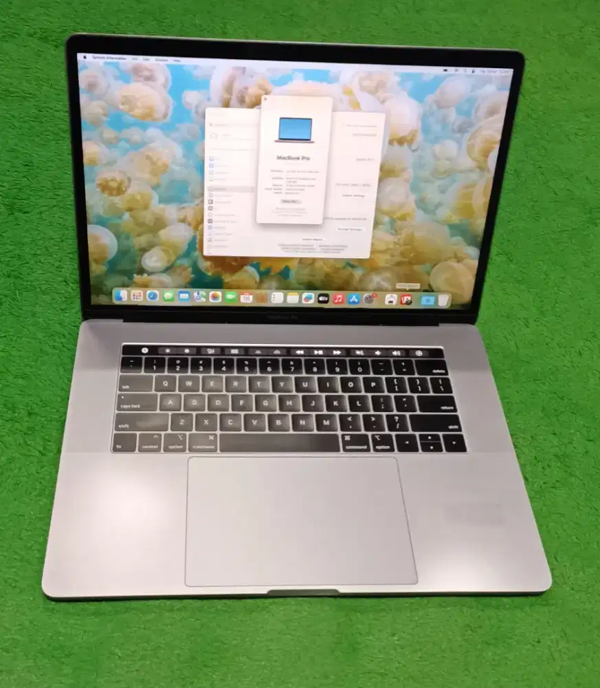 Macbook Pro 2019 15inch i7 16/512 Grey Touchbar Dual VGA Mulus Murah