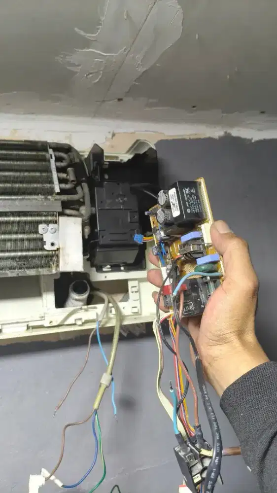 SERVICE AC PERBAIKAN DAN MAINTENANCE