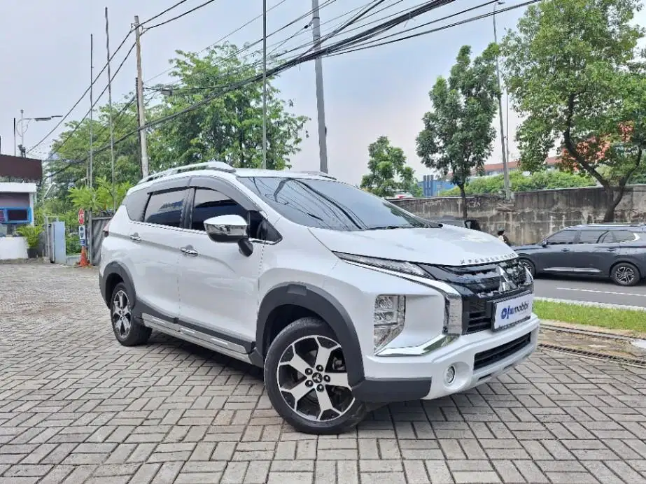 LOW DP Mitsubishi Xpander 1.5 Cross Bensin-AT 2023 DOS