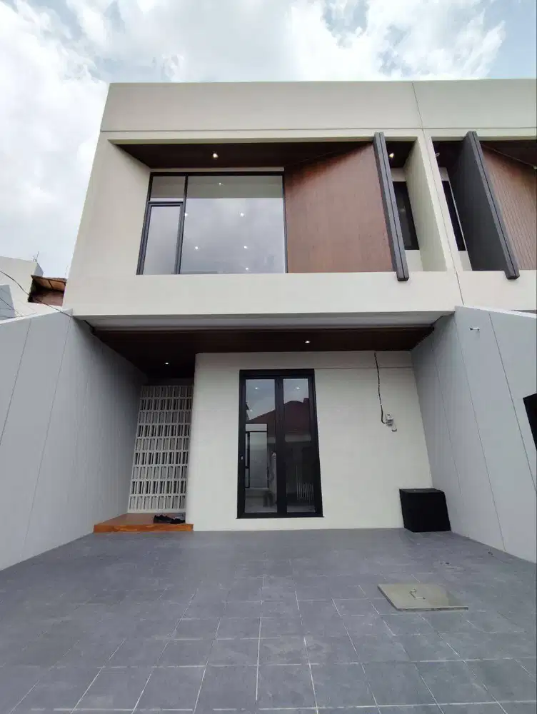 RUMAH BARU KLAMPIS SEMOLO BELAKANG HOKKI MERR 5 MENIT KE GALAXY MALL