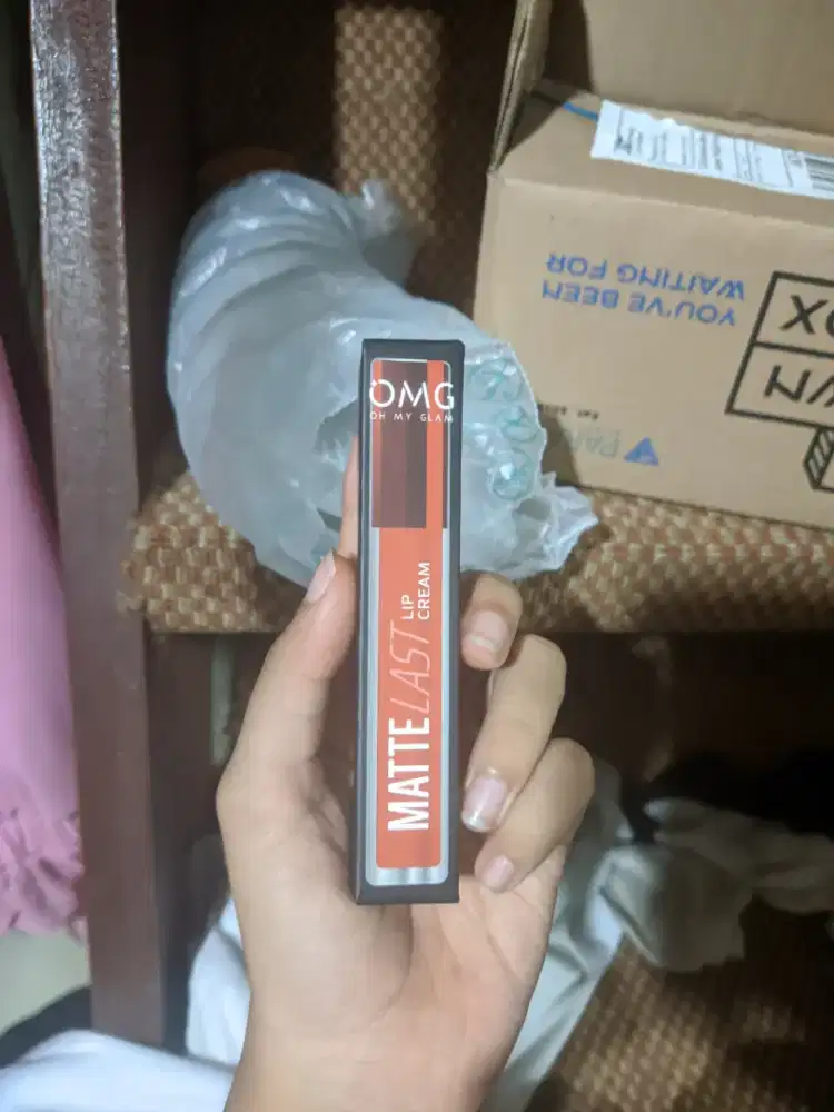 lip stick OMG new shade scarlet