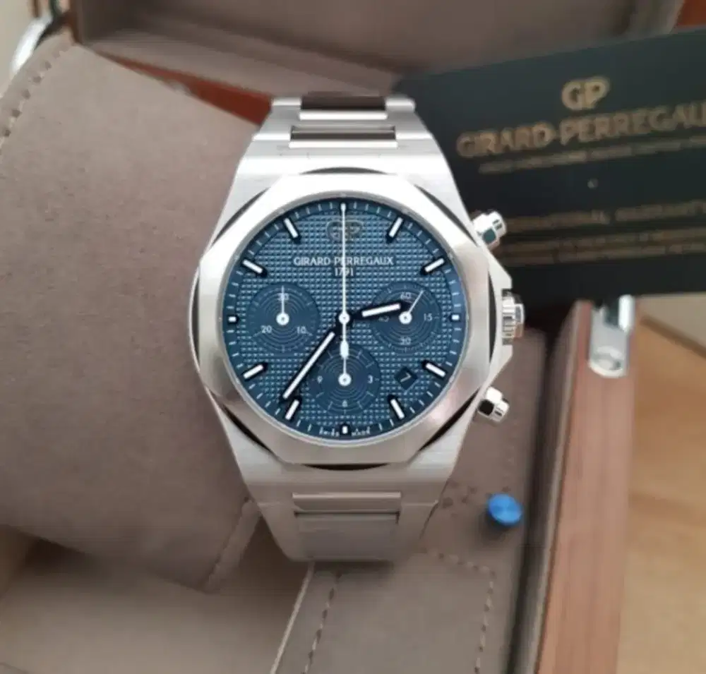 GIRARD-PERREGAUX
LAUREATO CHRONOGRAPH