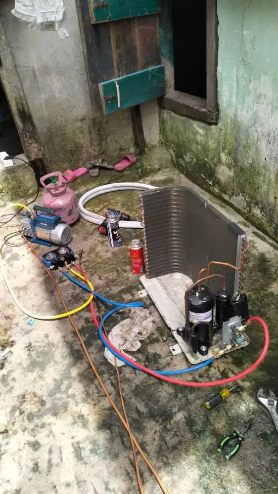 SERVICE AC PERBAIKAN DAN MAINTENANCE