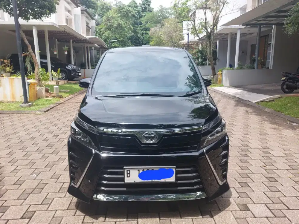 Toyota Voxy 2017 Low KM milik pribadi