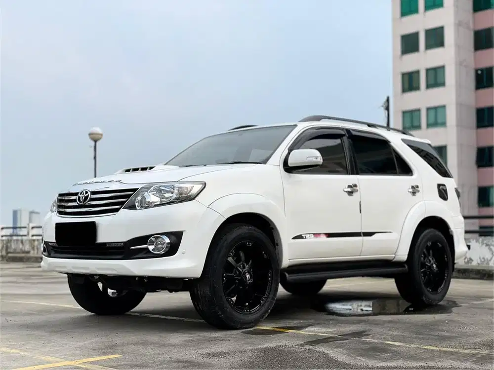 TOYOTA FORTUNER 2.5 G VNT TRD SPORTIVO AT DIESEL 2014 PUTIH