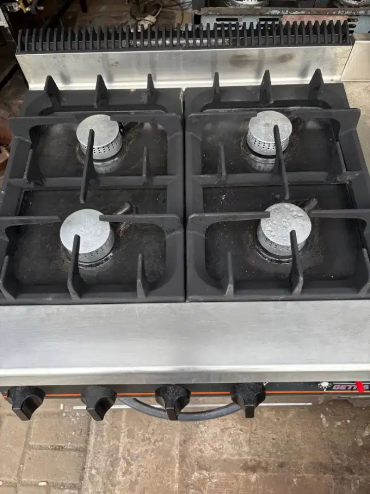 kompor 4 tungku low pressure+oven gas getra
uk 70x70x85, harga 7,5jt