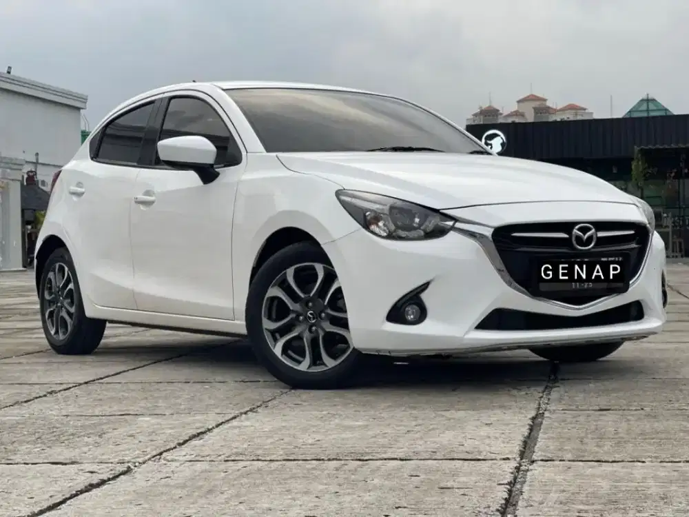 (DP 20jt) Low Km Mazda 2 R Hatchback AT 2016 Tgn1 Siap Pakai