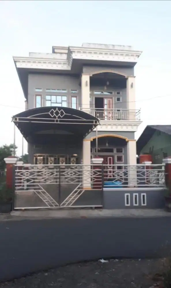 Dijual Rumah / Kantor dipinggir jalan tengah kota