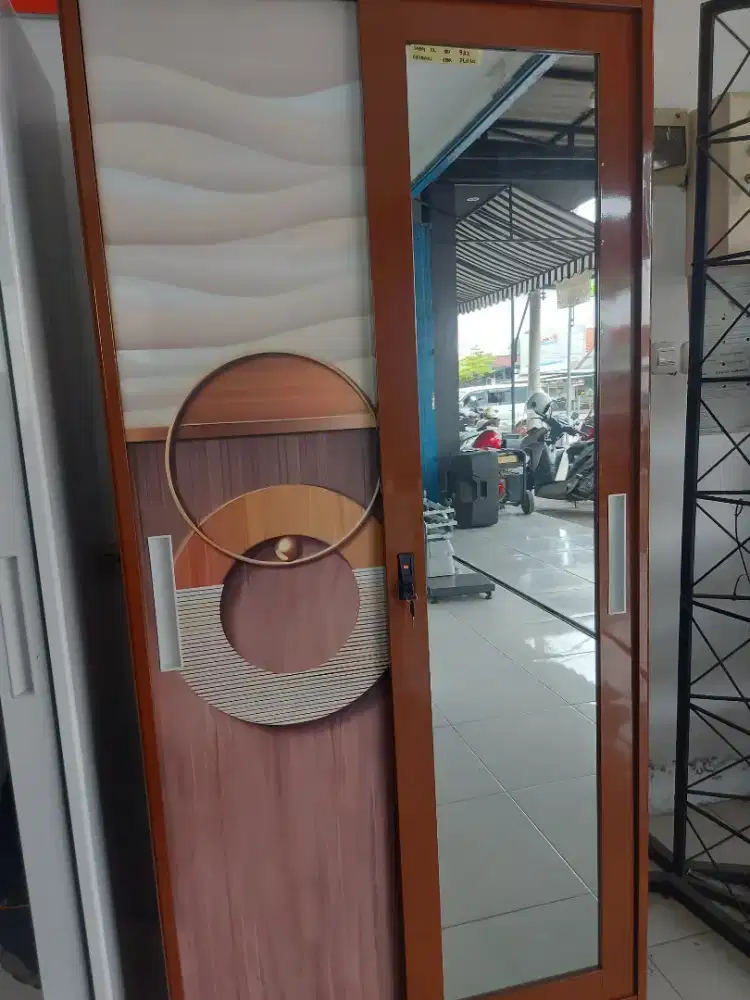 Almari besi anti rayap