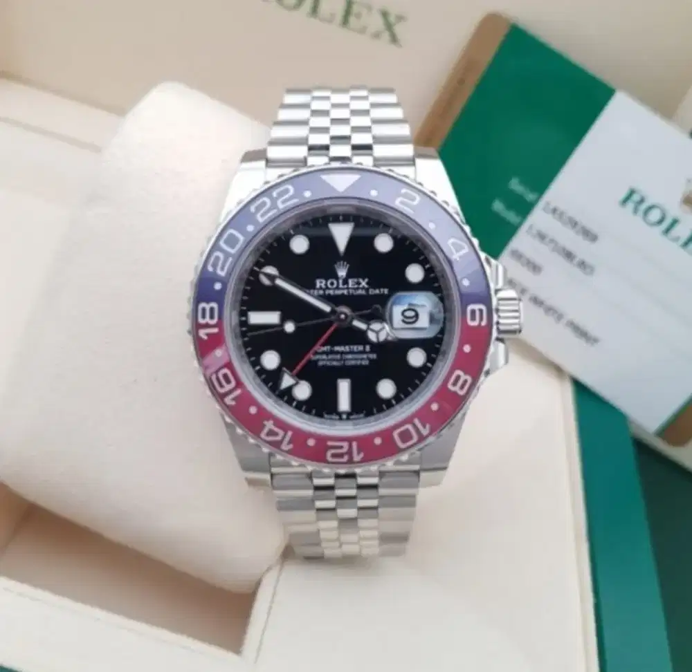 ROLEX
GMT-MASTER II PEPSI BEZEL