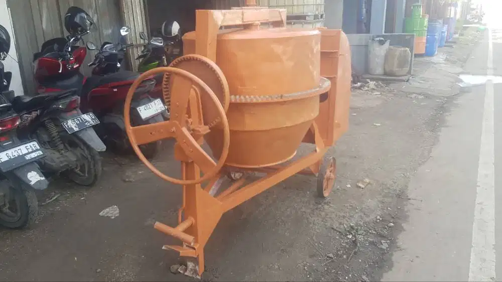 Mesin Molen Cor Beton Merk Iron Globe Mulus Siap Kerja