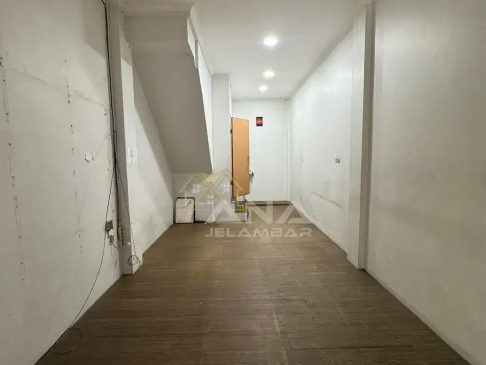 ANA RUMAH UK 3X11M PINGGIR JALAN JELAMBAR