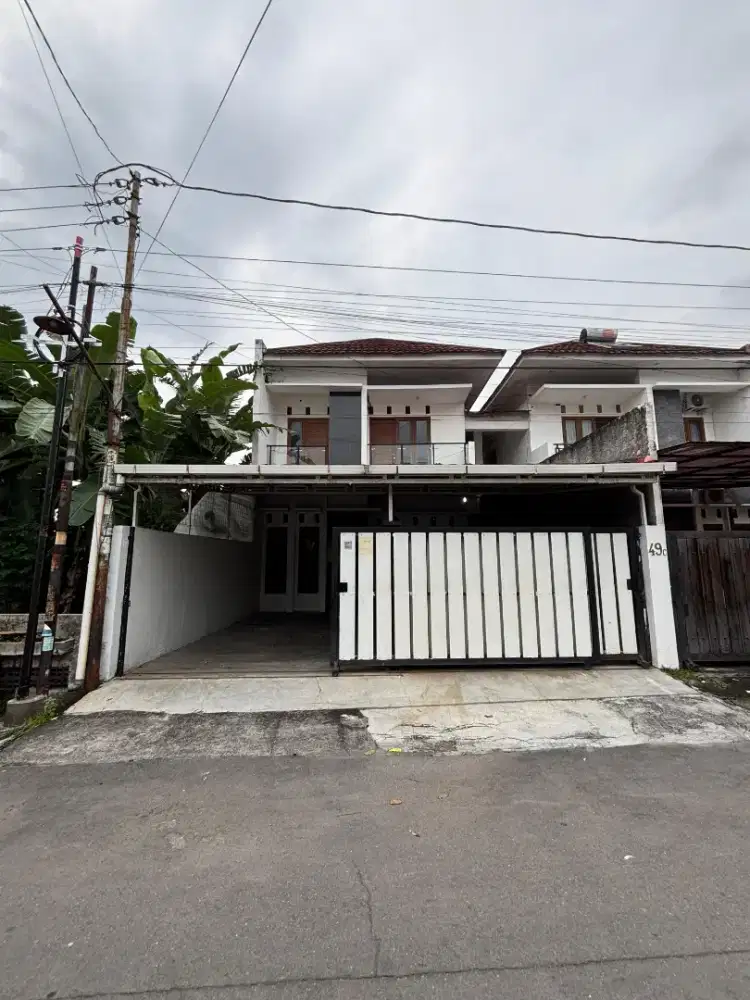 Disewakan rumah istimewa 2 lantai di Seturan Sleman