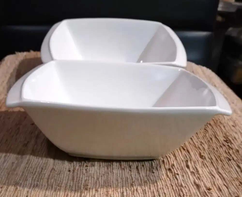 mangkok 
porselen tebal
import 
21 x 15 x 8 cm
baru