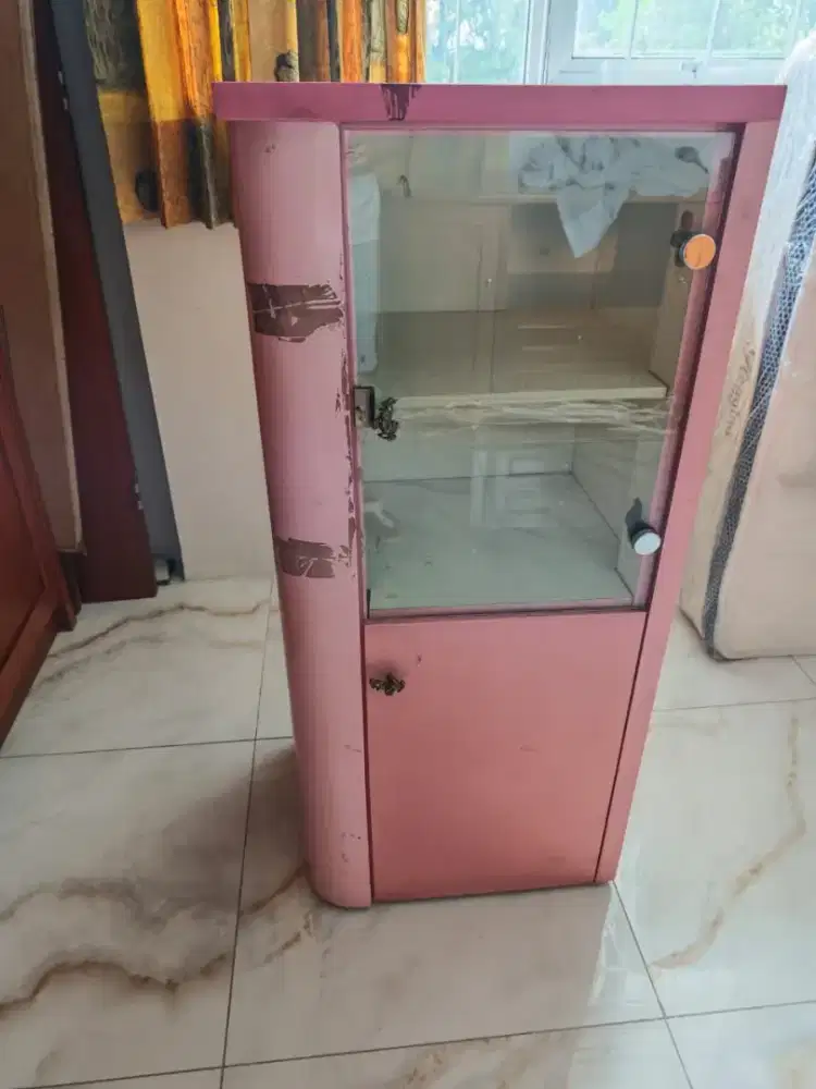 Rak/ lemari utk di sudut