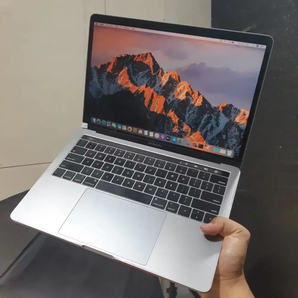 Macbook pro 2019 touchbar ram 16gb ssd 512gb core i7 bisa cod