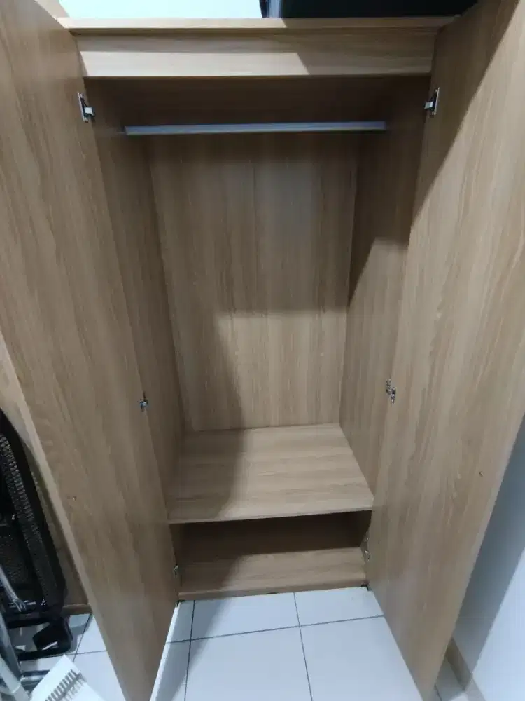 Lemari pakaian gantung Informa