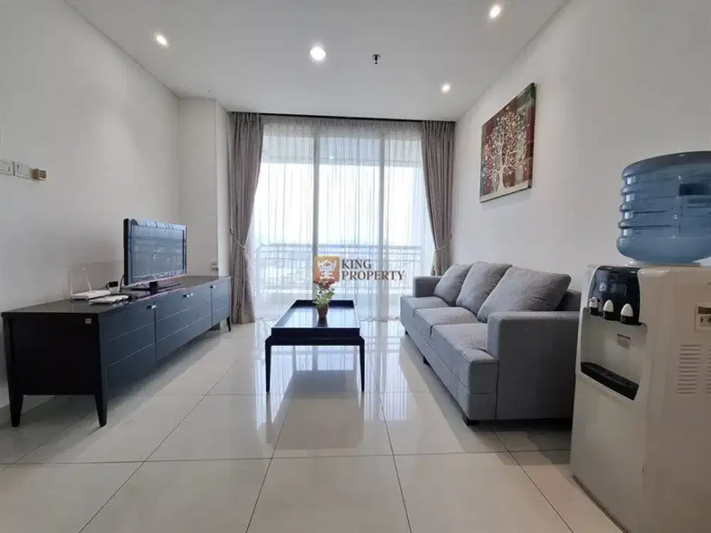 Diatas Mall Central Park, Jalan Kaki ke Taman Anggrek, Disewakan Condominium 2 Bedroom Central Park Residence Full Furnished Bagus