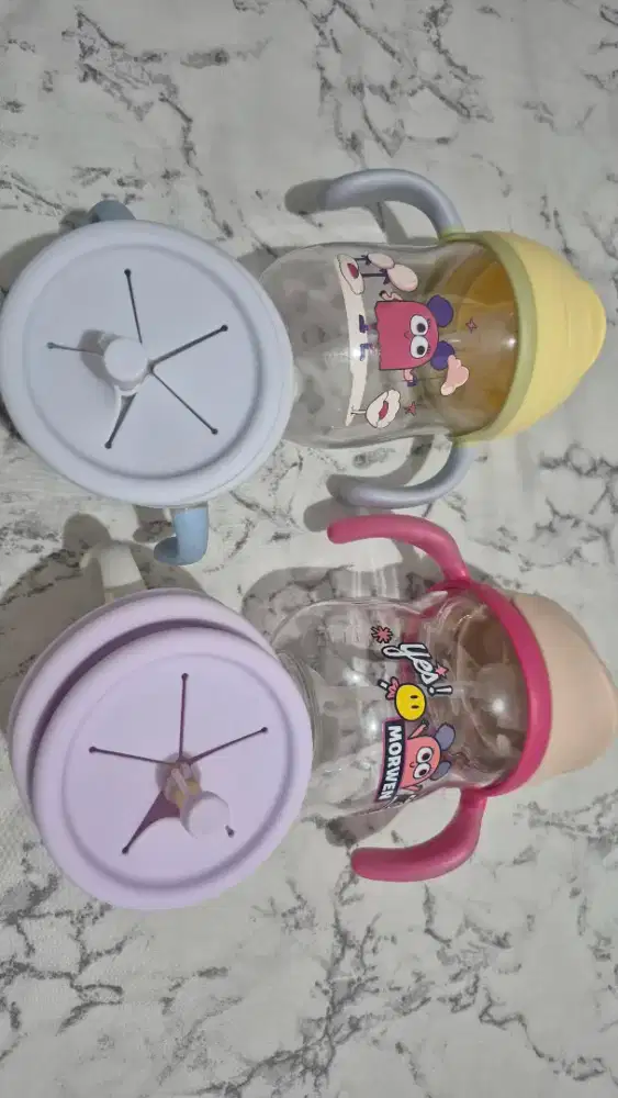 Botol susu dan tempat minum 4 buah