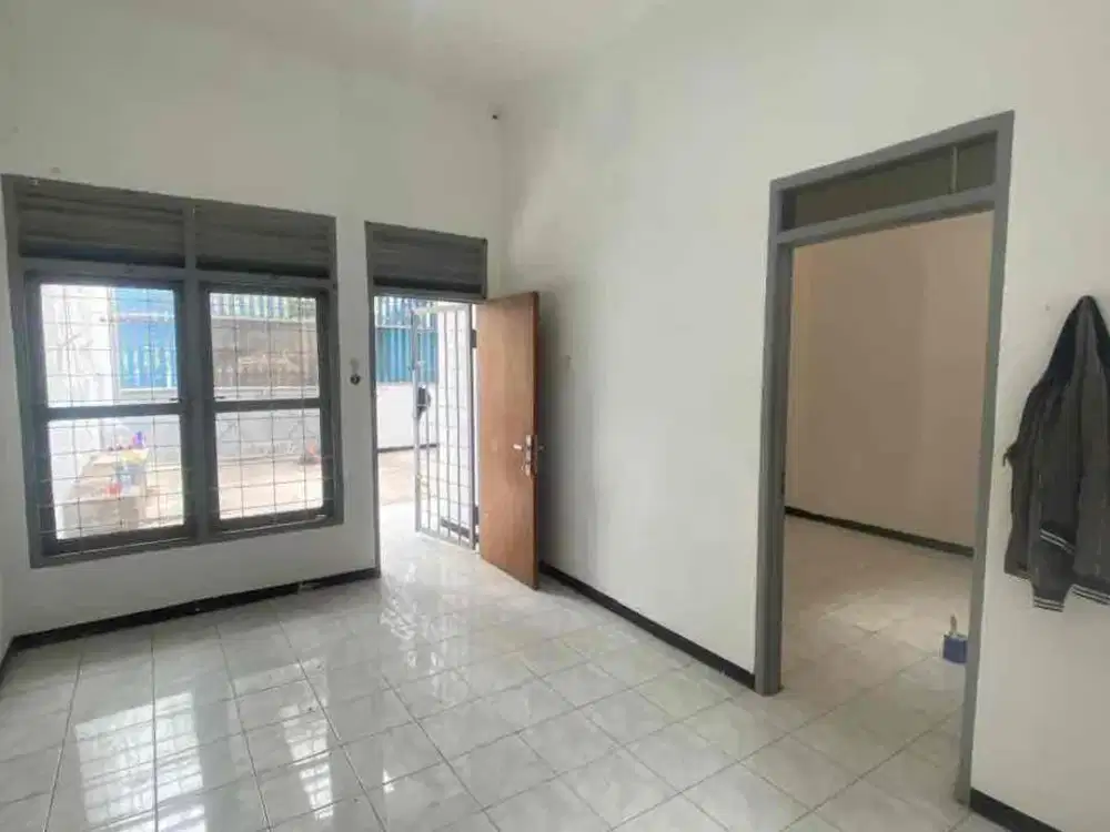 DISEWAKAN RUMAH 3 LANTAI SIAP HUNI DI JALAN TERUSAN SURYANI BANDUNG