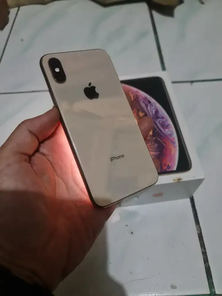Iphone xs 64gb all operator bh 100%