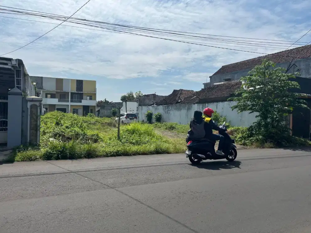 Tanah Poros Jalan Bumiayu Lingkungan Ramai dan Produktif