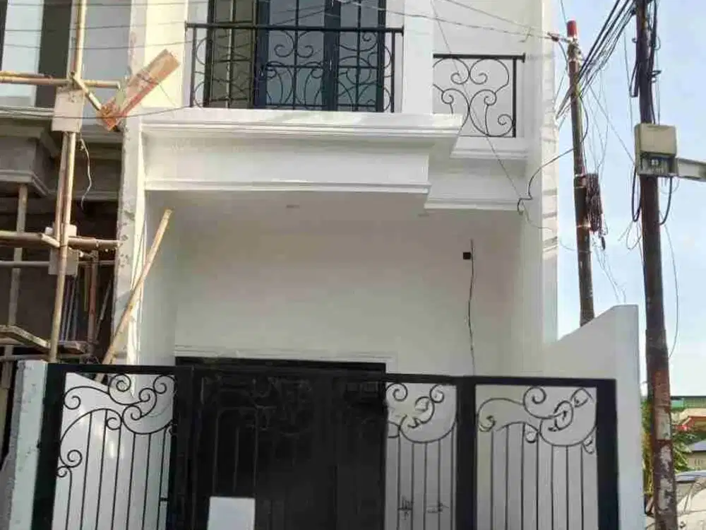 Rumah 2 lantai, bangunan baru di Harapan Indah 1