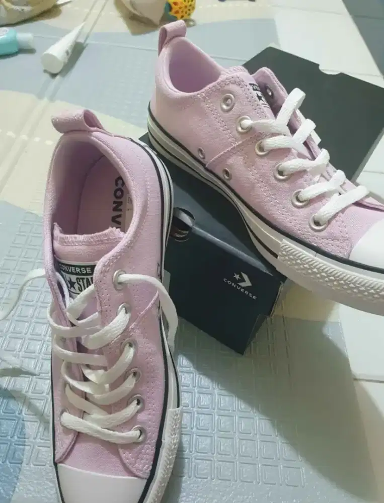 Sepatu Converse Wanita Pink Baru