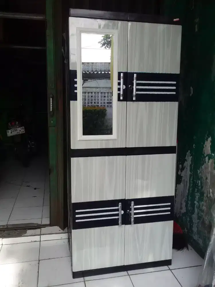 Lemari plastik 4 susun