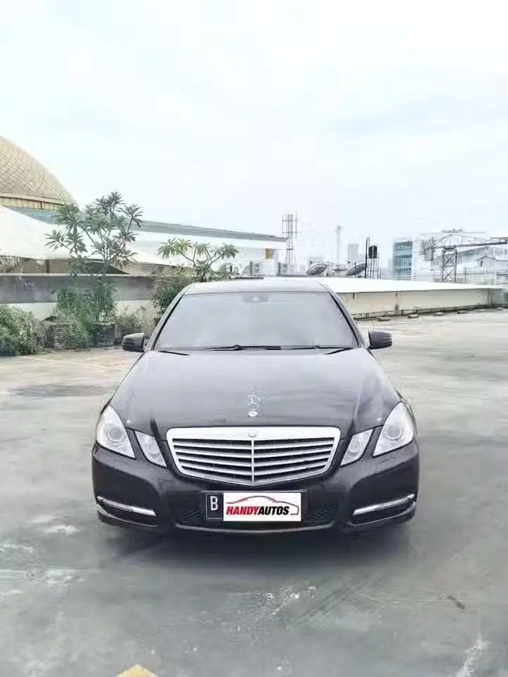 Mercedes Benz E250 Avantgarde Tahun 2011 Coklat Metalik