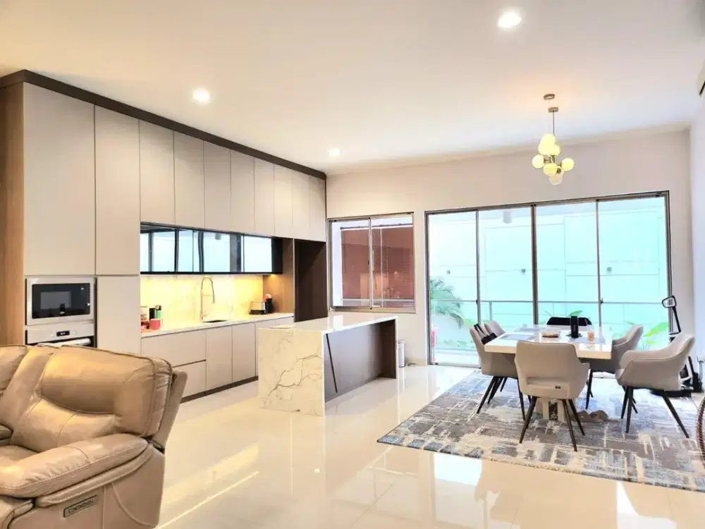 DISEWAKAN RUMAH GOLF ISLAND 10x25 (2.5 LANTAI) FURNISH SUPER MEWAH SIAP HUNI BISA NEGO