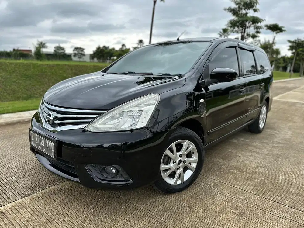Nissan Grand Livina XV AT 2014