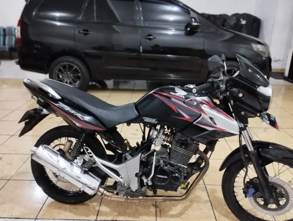 Honda tiger revo tahun 2011 kondisi pemakaian harian