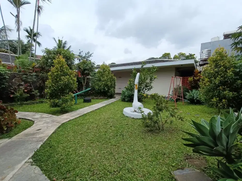 Dijual rumah luas bisa utk usaha terawat di geger kalong hilir Bandung