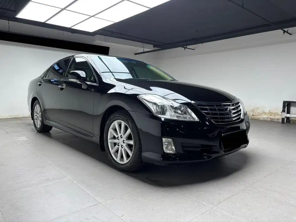 Toyota crown royal saloon cbu 2009