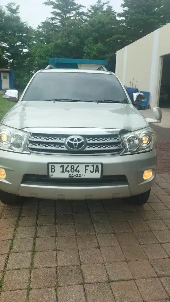Dijual Fortuner G 2.7 2010 metik bensin