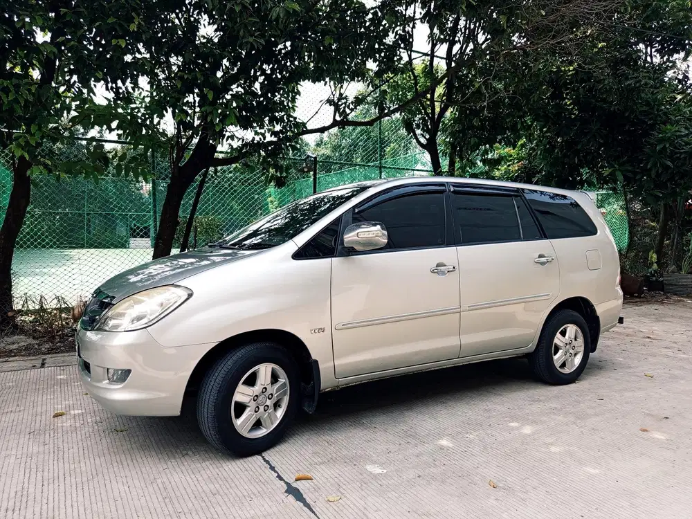 Toyota Kijang Innova 2006 Bensin