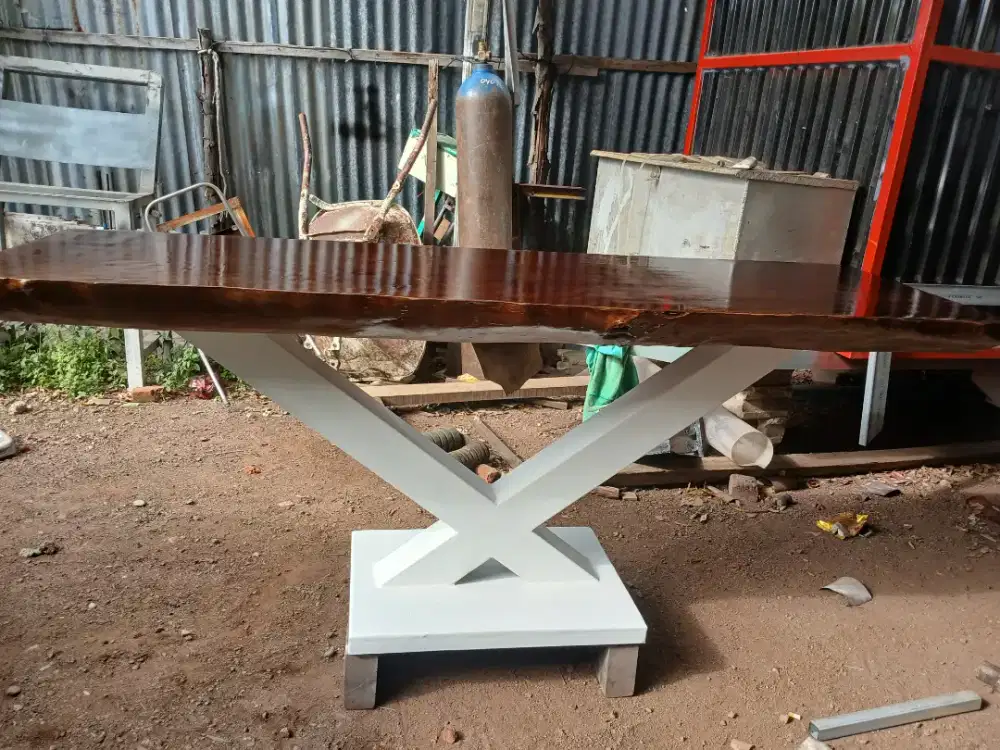 Dijual cepat meja kayu trembesi