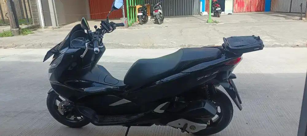Honda PCX hitan 2018