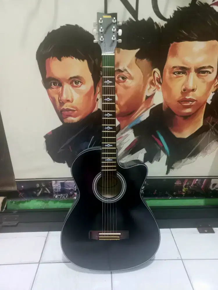 gitar standar pemula hitam glossy