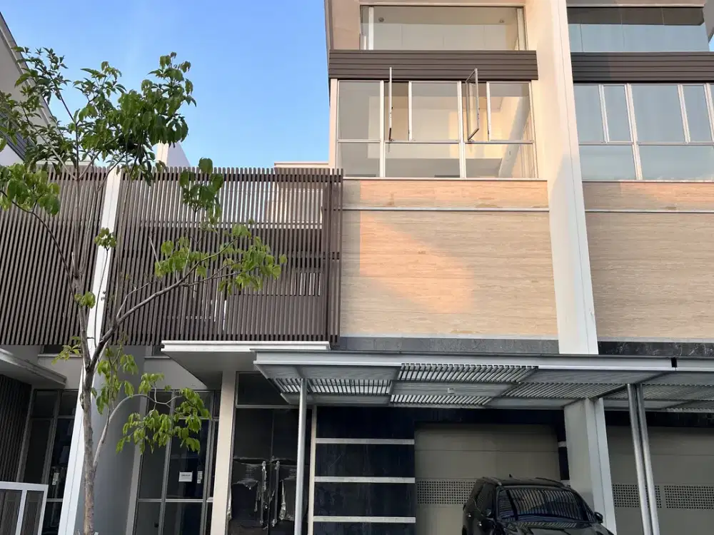 DIJUAL RUMAH GOLF ISLAND UK 10x30 (3 LANTAI) VIEW GOLF BAGUS ADA LIFT