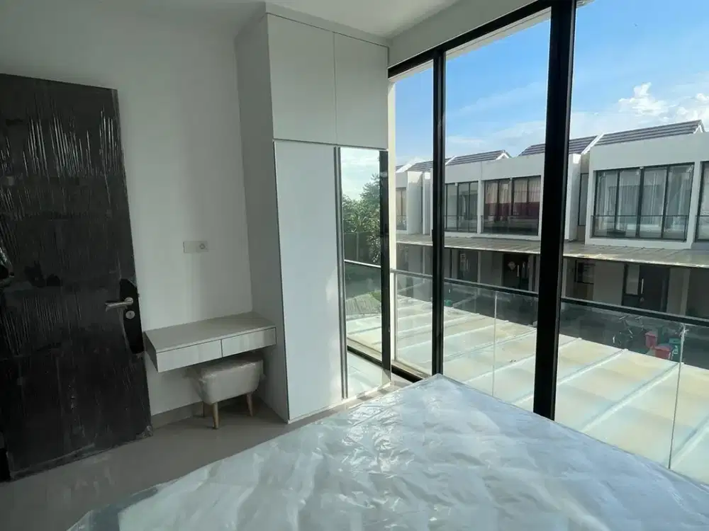 DISEWA RUMAH KAWASAN MILENIAL PIK 2 UK 4.5x10 FULL FURNISH SIAP HUNI