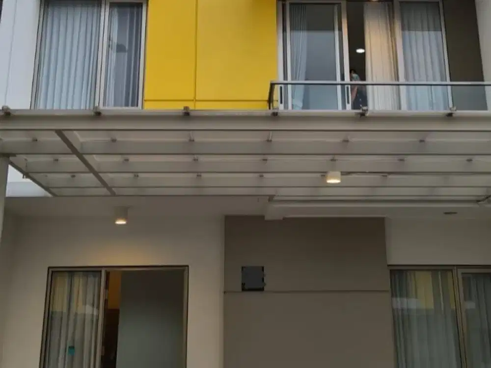 DISEWA RUMAH 2 LANTAI DI PIK 2 UK 6x10 kOSONGAN FULL GORDEN TERMURAH