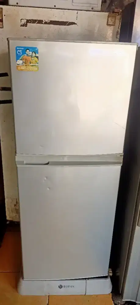 Forsale kulkas 2 pintu merk Sharp