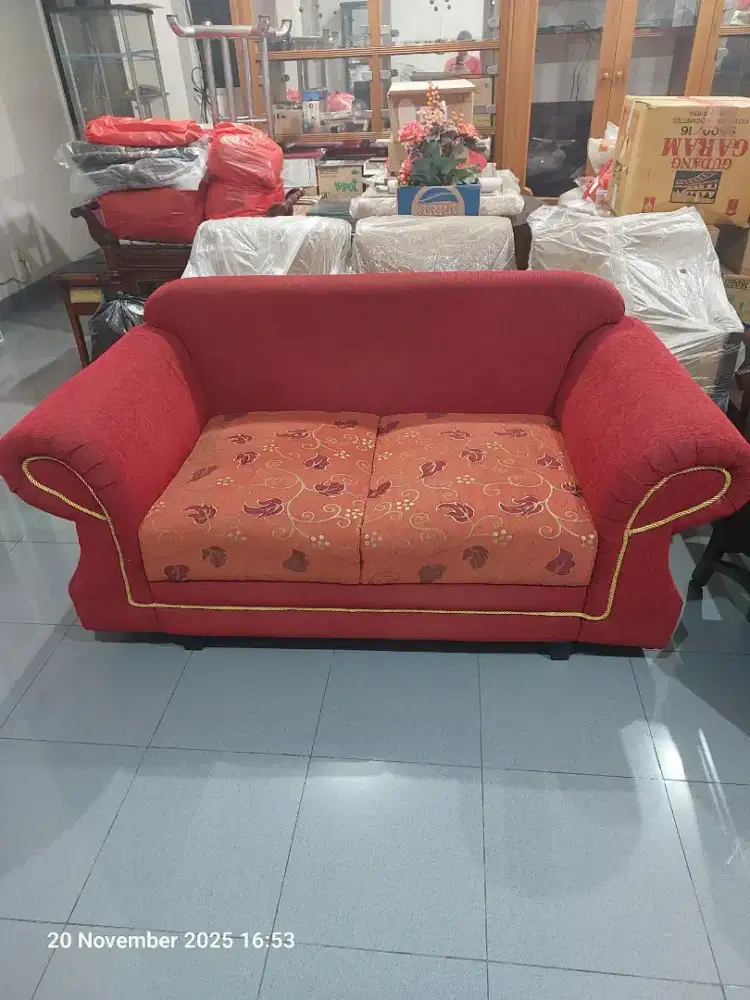 Sofa Merah Bekas 173x83x83