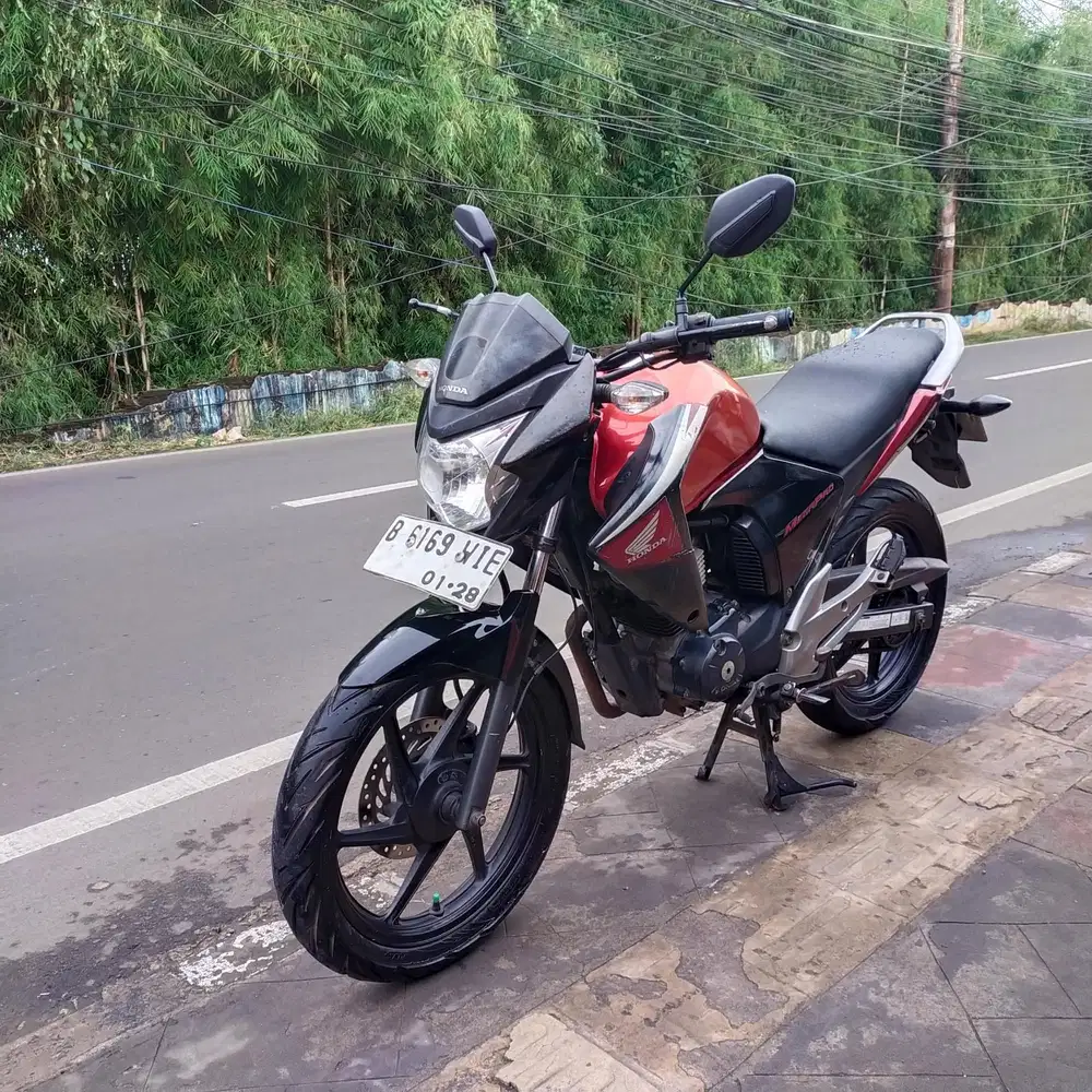Honda Megapro 2012 Orisinil mesin Aluss Merah