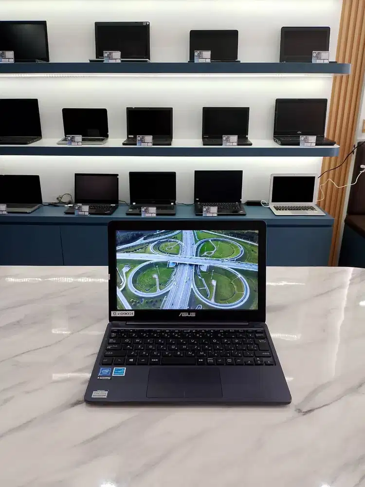 [AS10]Laptop Desain Intel Nseries 4GB SSD 12Inch Cocok Untuk Mahasiswa